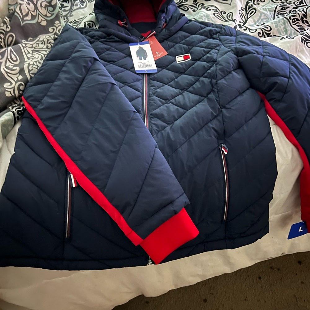 Tommy Hilfiger PUffer Jacket Size Large NWT
